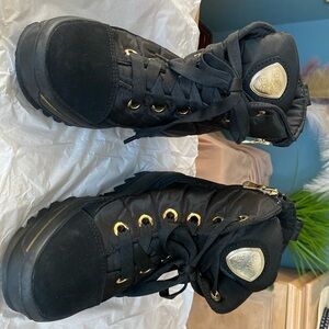 Snow, raining boots. Warm, comfy, and excellent pair. Lightweight.